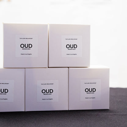 Five boxes labeled 'OUD' stacked on a gray surface with a white background